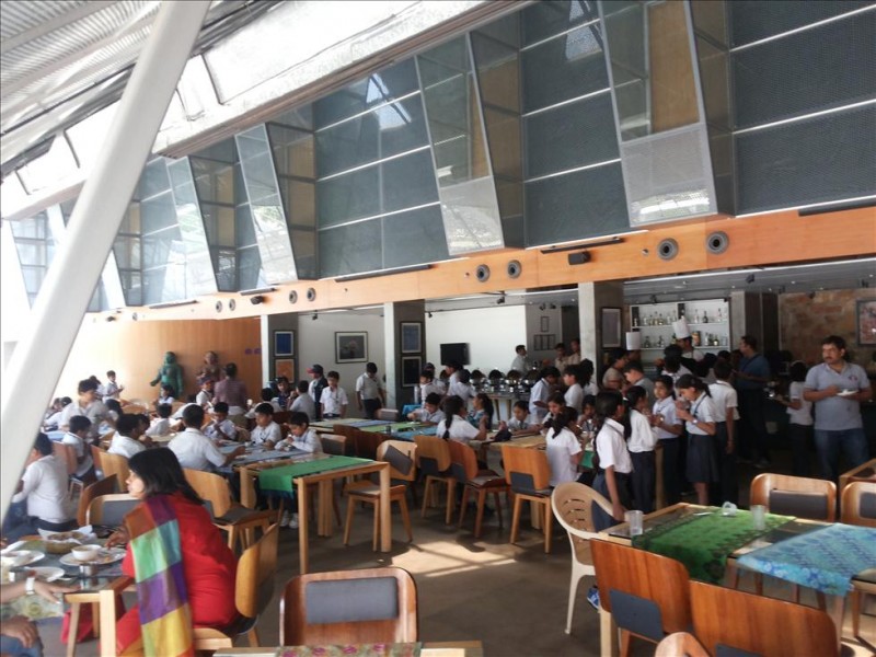 students group for lunch